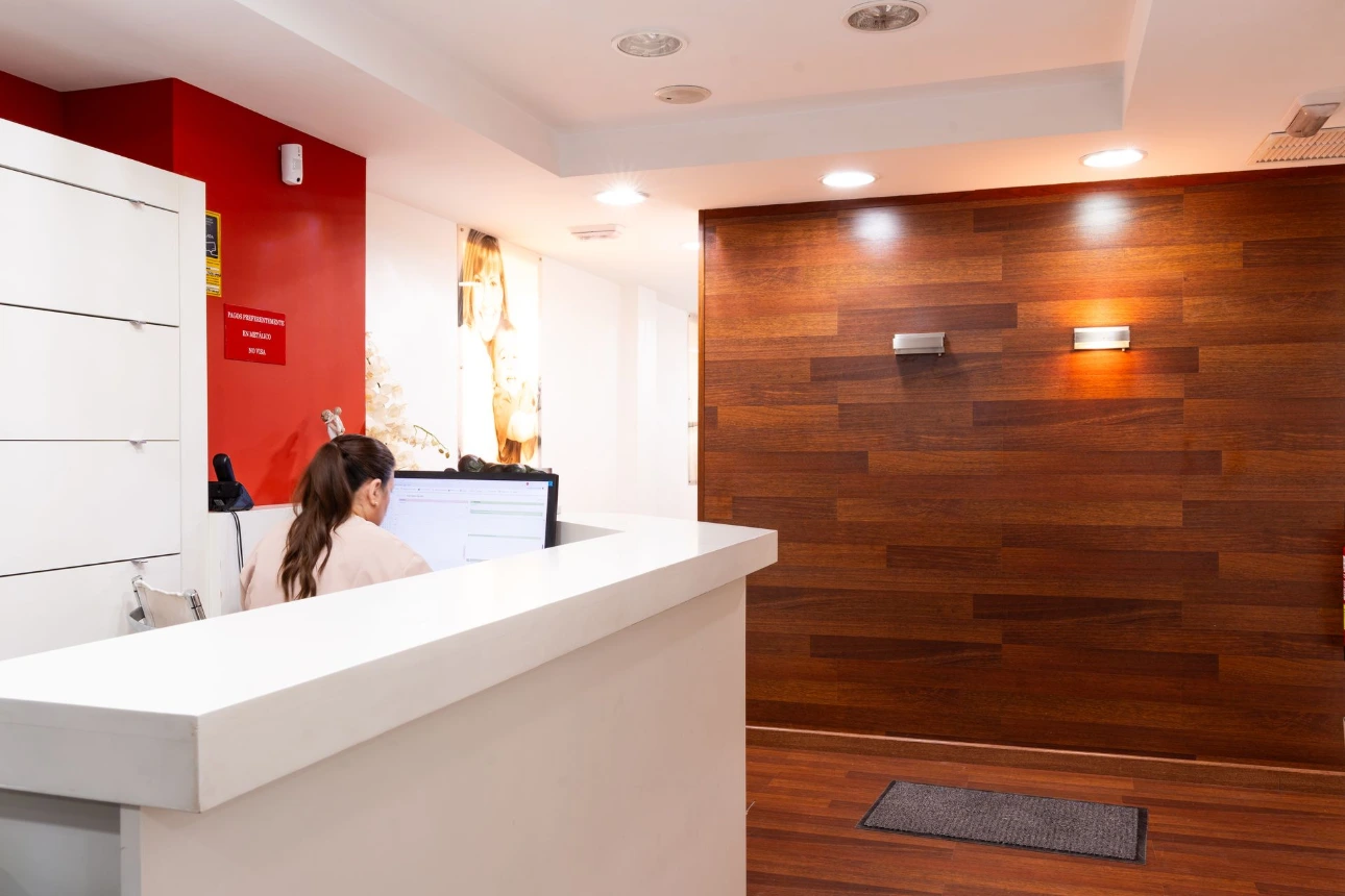 Recepción de Clínica C. Gamón en Valencia